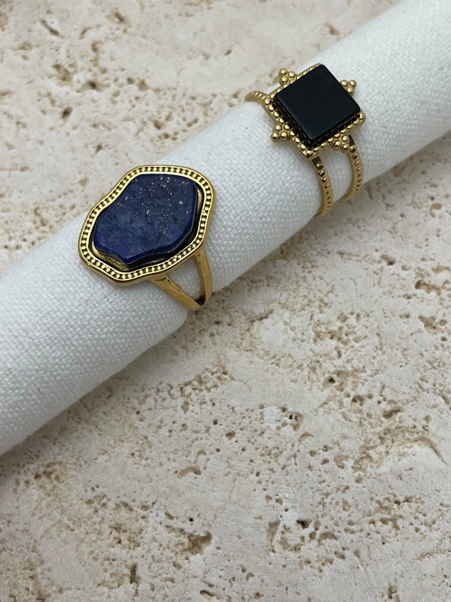 Δαχτυλίδι με ημιπολύτιμες πέτρες