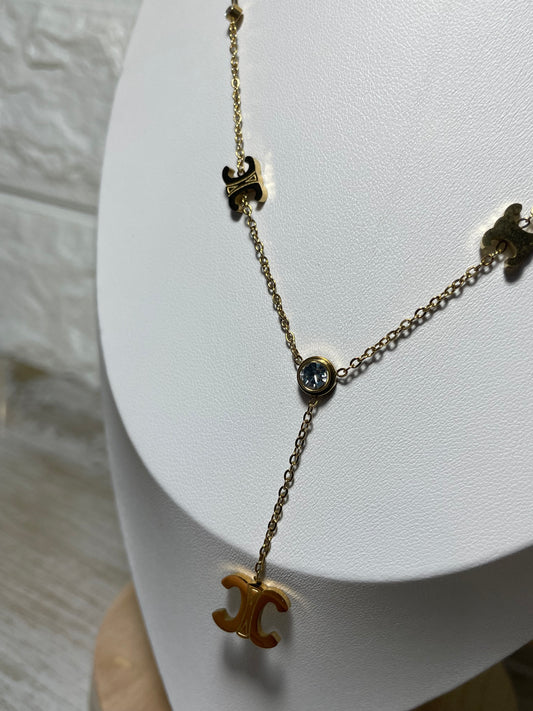 Μακρύ χρυσό κολιέ