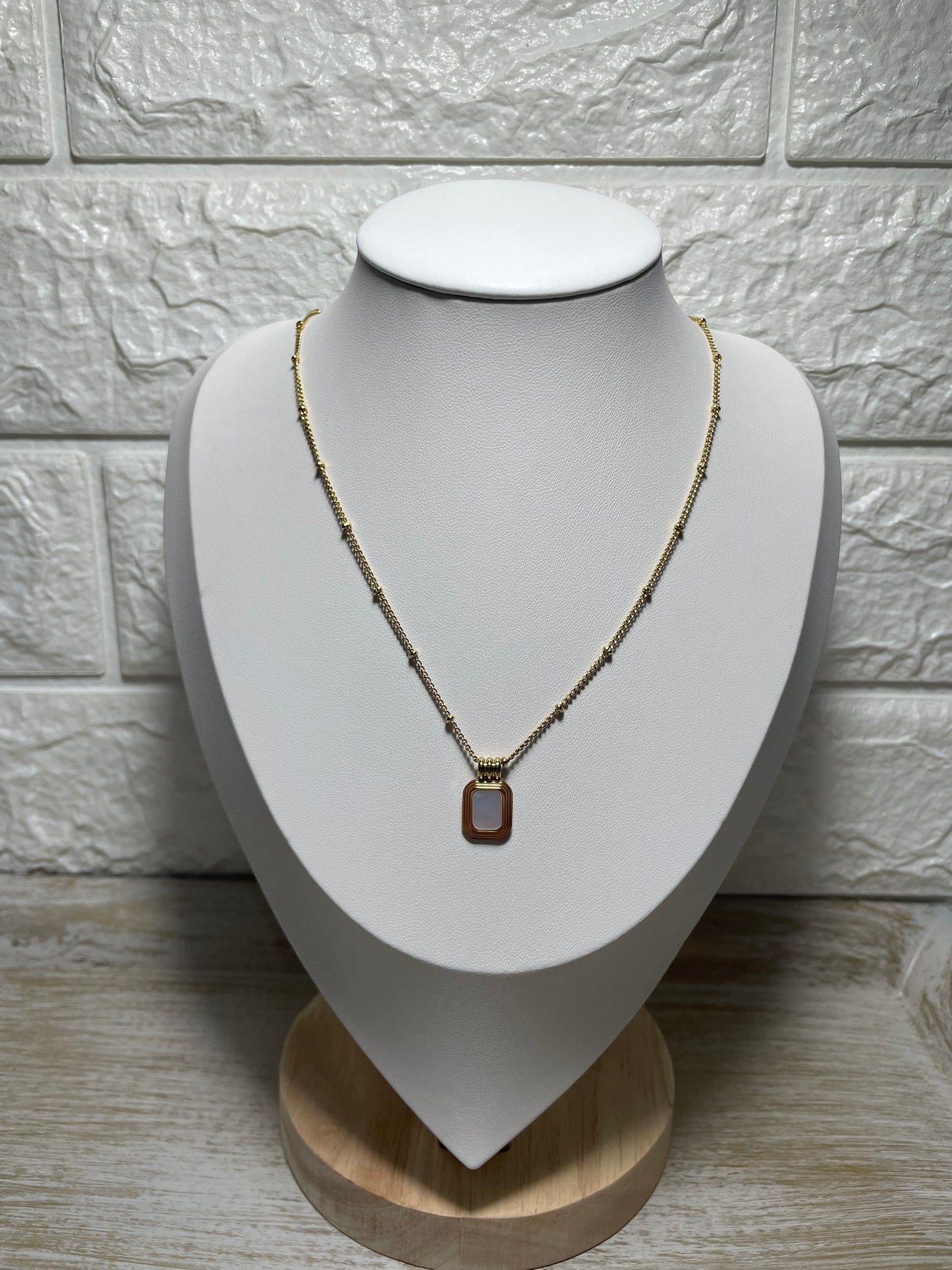 Ατσάλινο κολιέ με ακρυλικό στοιχείο φίλντισι