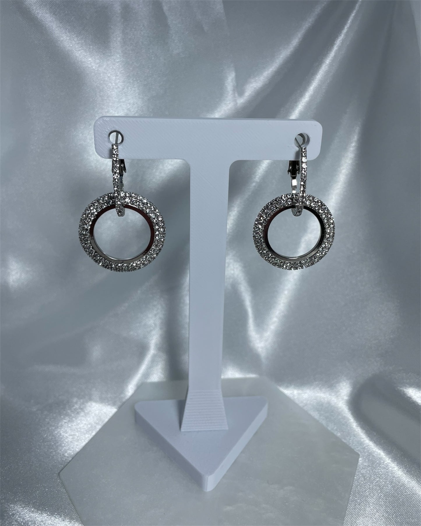 Λαμπεροί ασημί κρίκοι