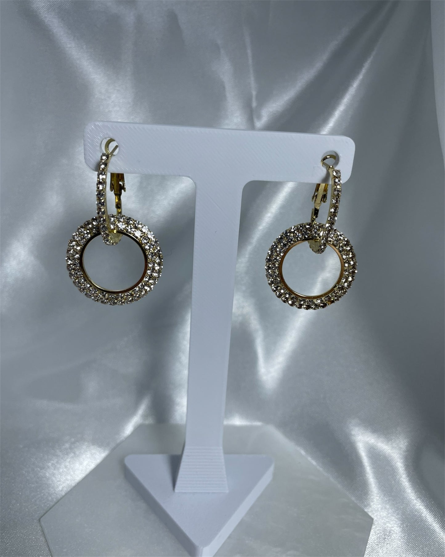 Λαμπεροί χρυσοί κρίκοι