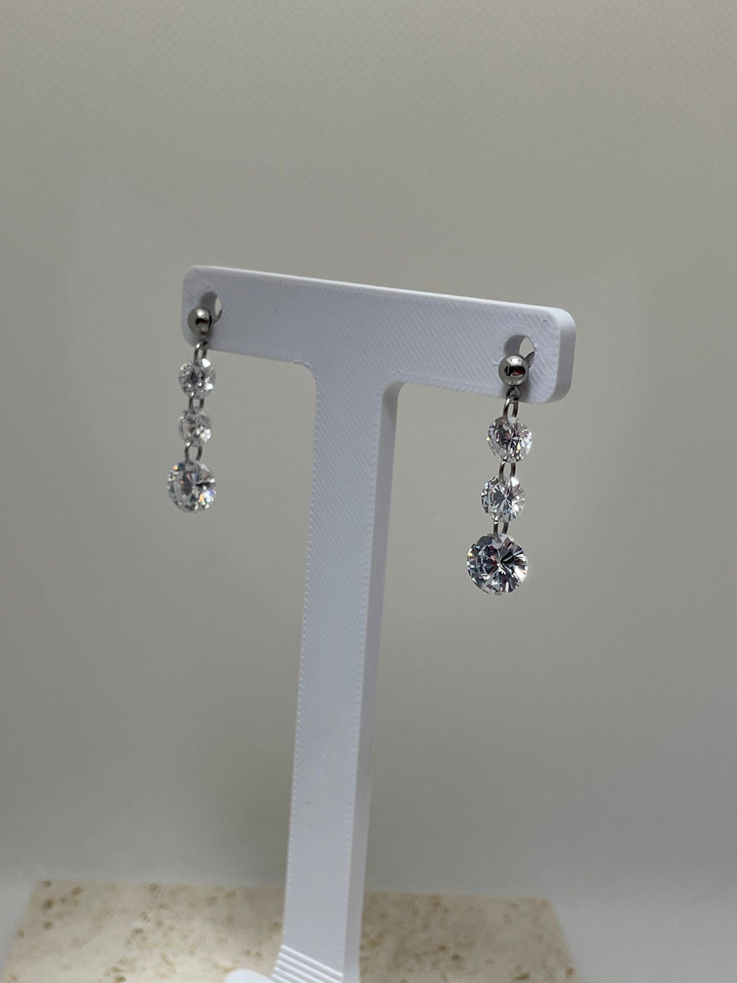 Σκουλαρίκια μπίλια με κρεμαστά ζιργκόν