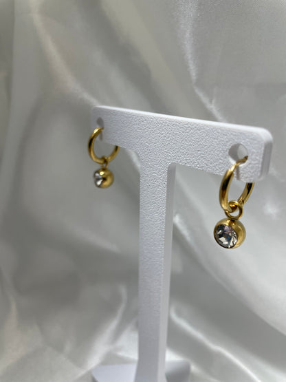 Χρυσός κρίκος με μπίλια λευκό κρύσταλλο