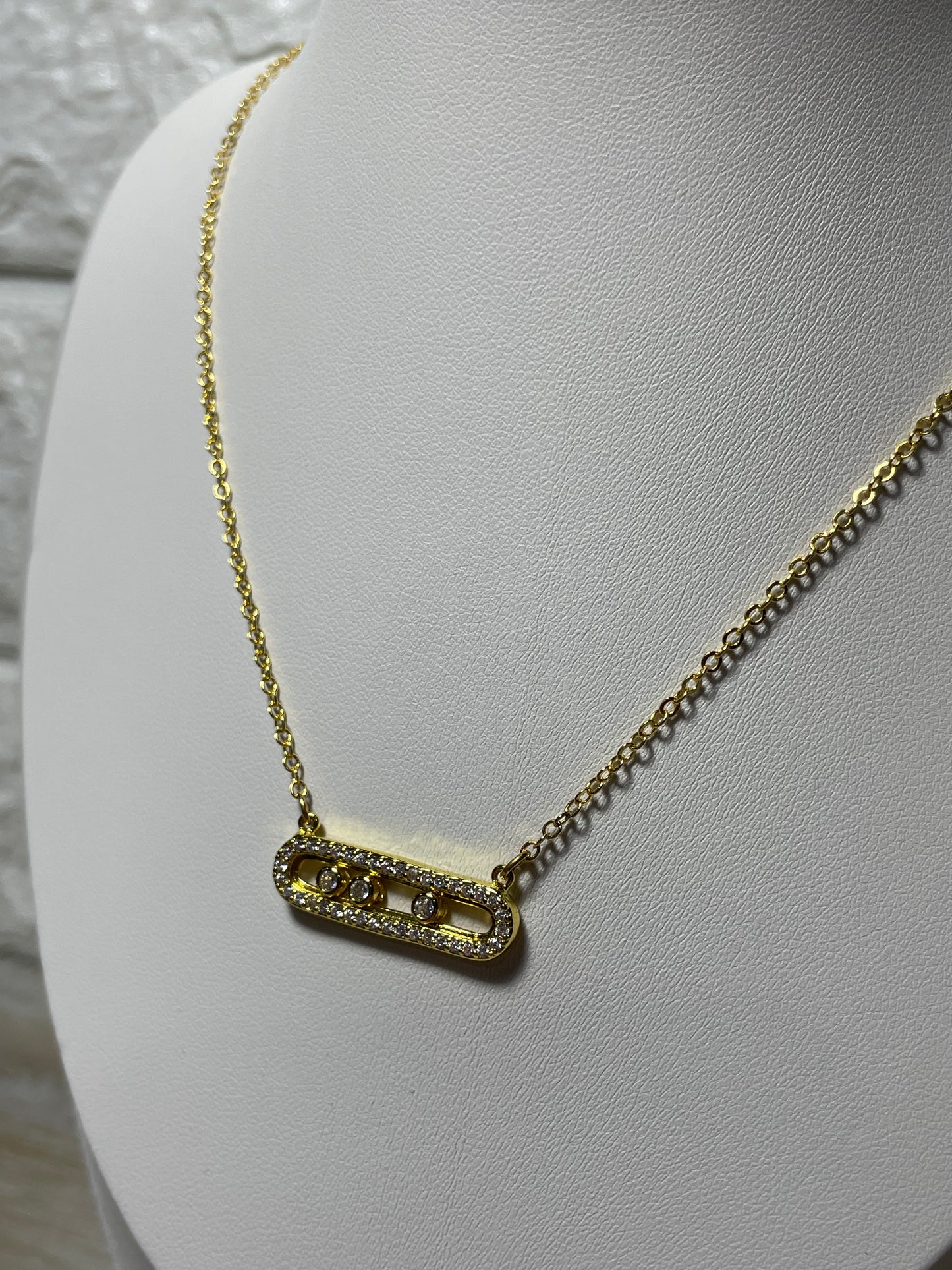 Χρυσό κολιέ με μπάρα zircon