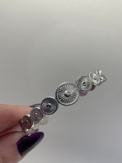 Ασημί ανοιχτή χειροπέδα