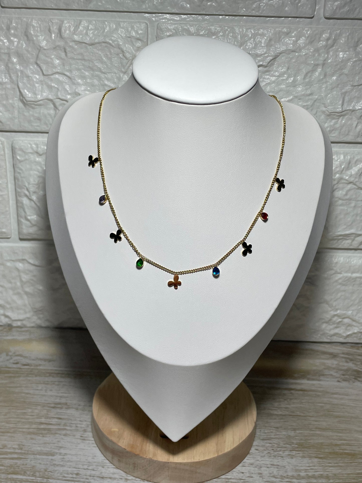 Κολιέ με κρεμαστά μοτίφ και ζιργκόν