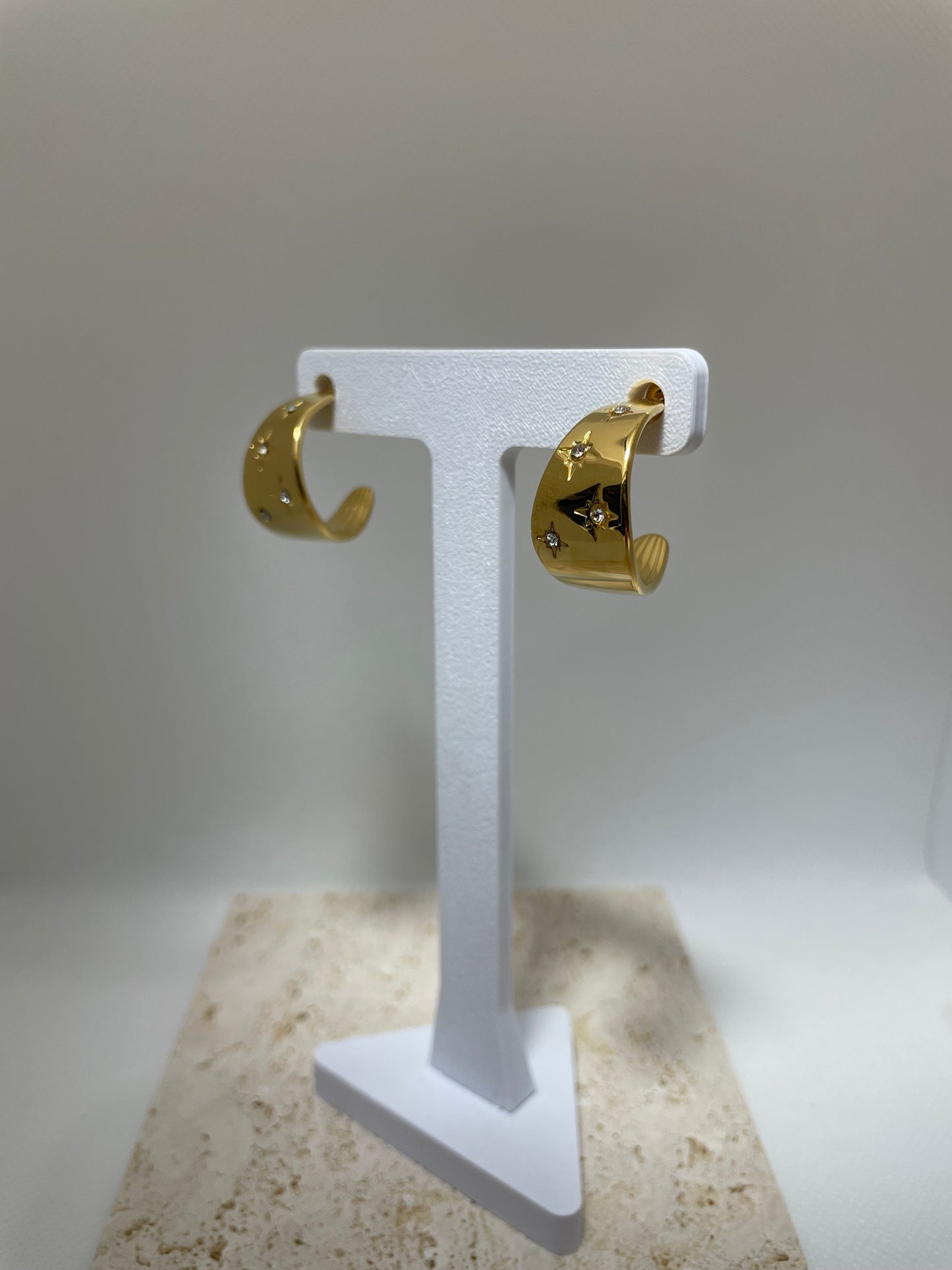 Χρυσός κρίκος με αστεράκια