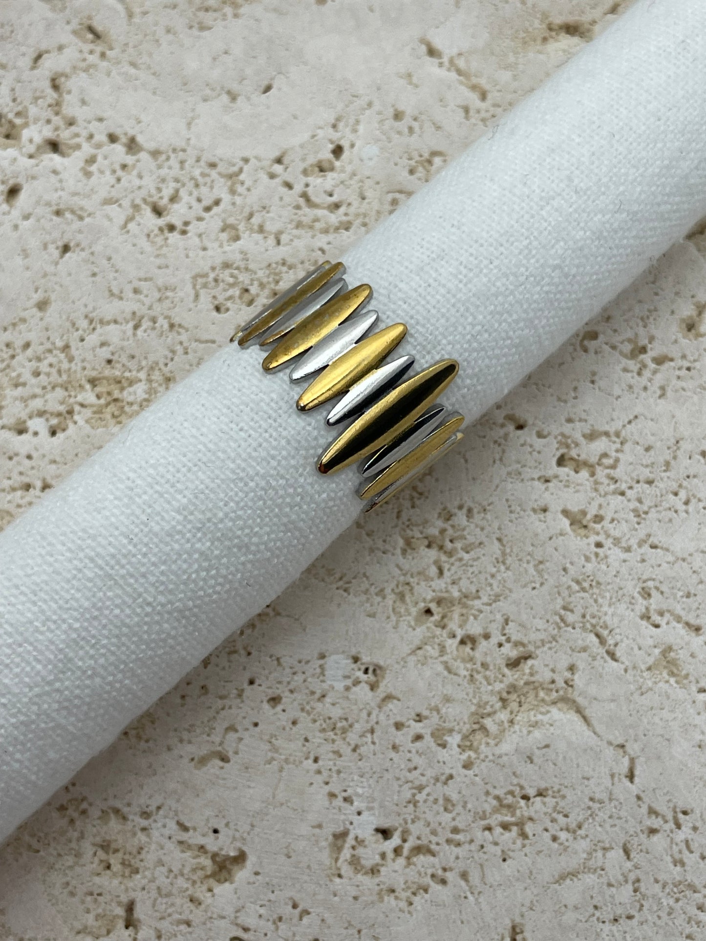 Δίχρωμο δαχτυλίδι οβάλ μπάρες