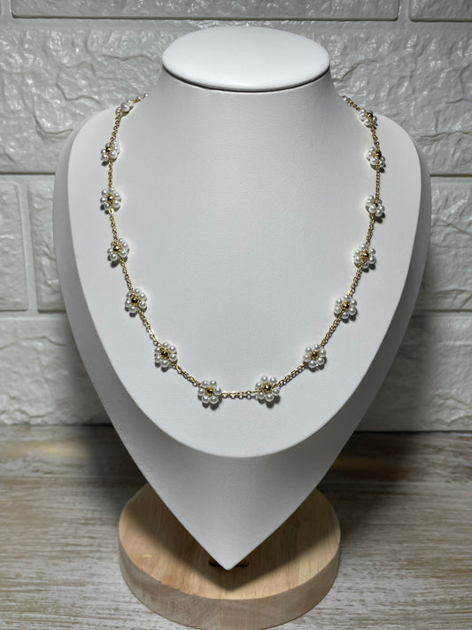 Κολιέ με λουλούδια από πέρλες