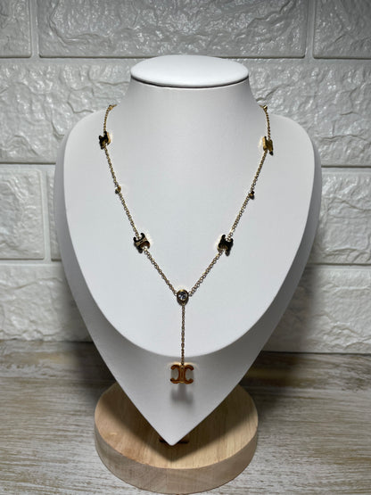 Μακρύ χρυσό κολιέ