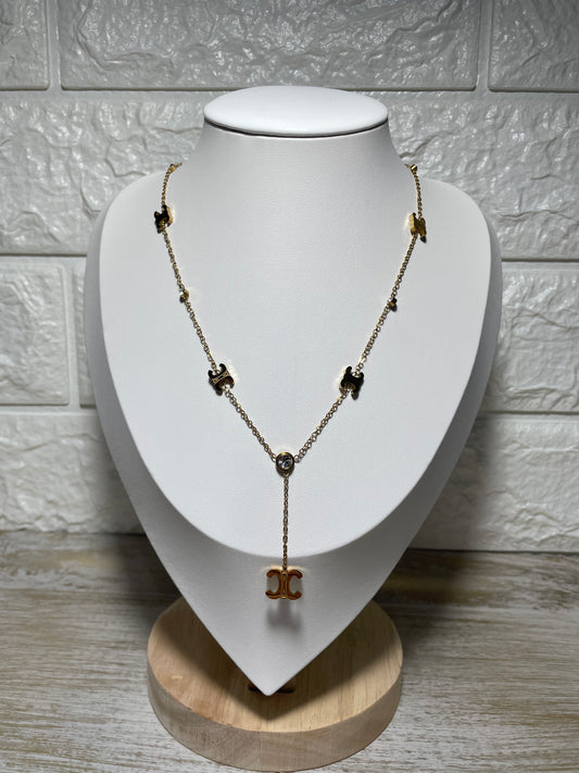 Μακρύ χρυσό κολιέ