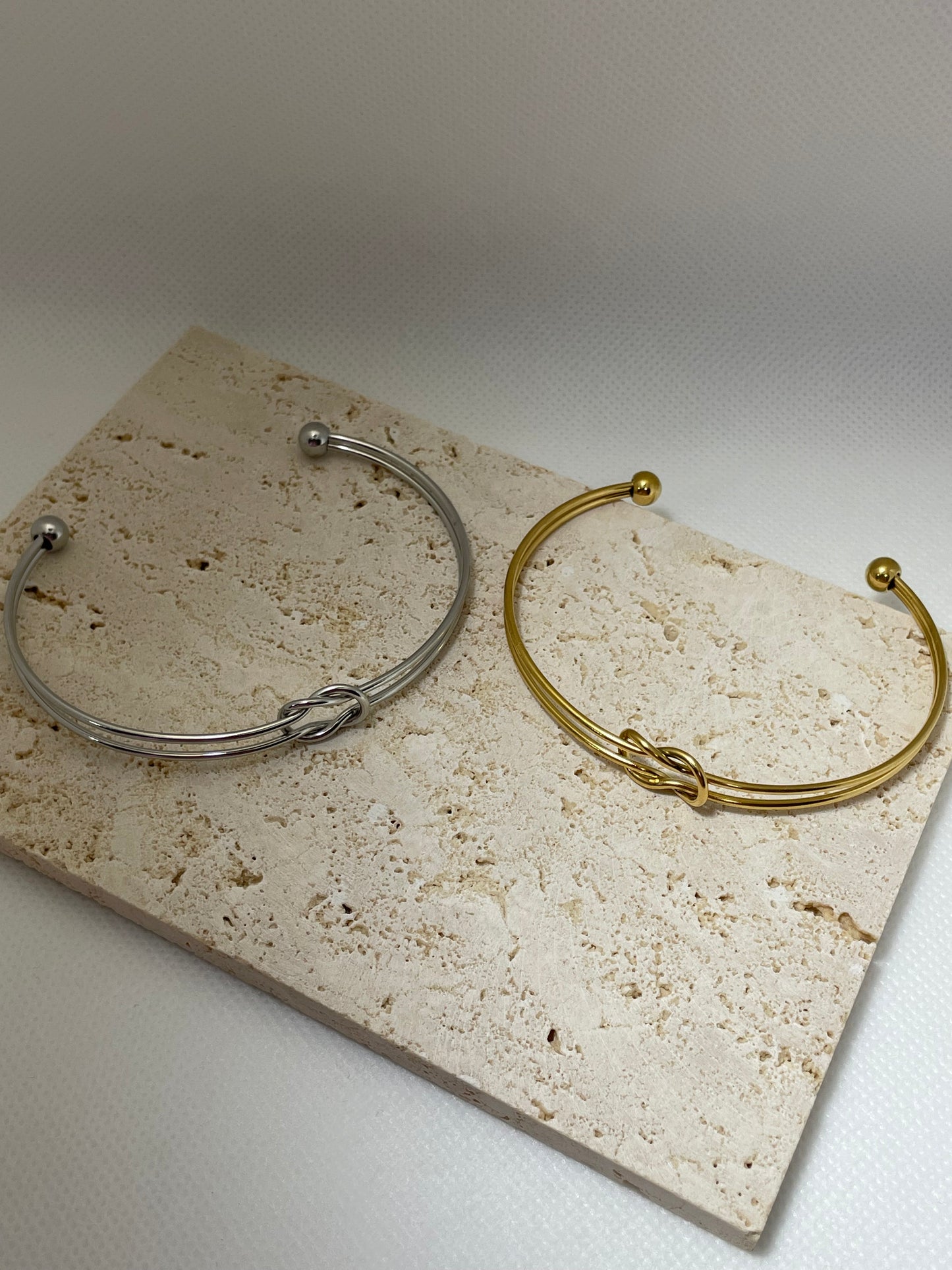 Διπλή χειροπέδα με κόμπο