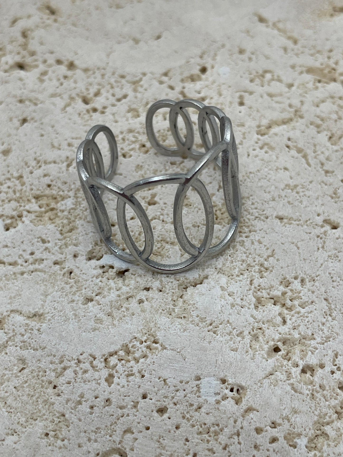 Ασημί δαχτυλίδι με οβάλ γραμμές ανοιχτό