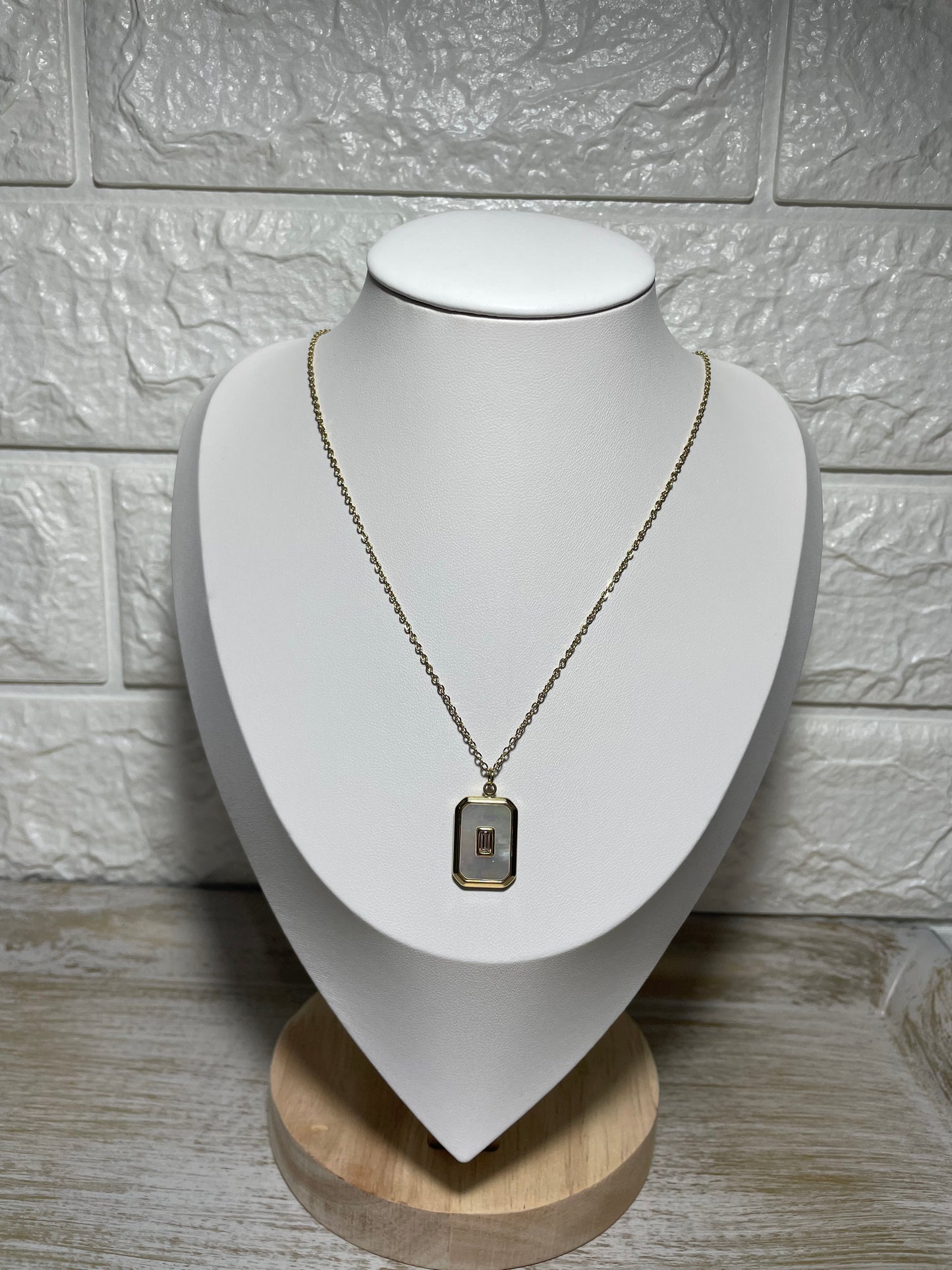 Ατσάλινο κολιέ με ακρυλικό στοιχείο φίλντισι