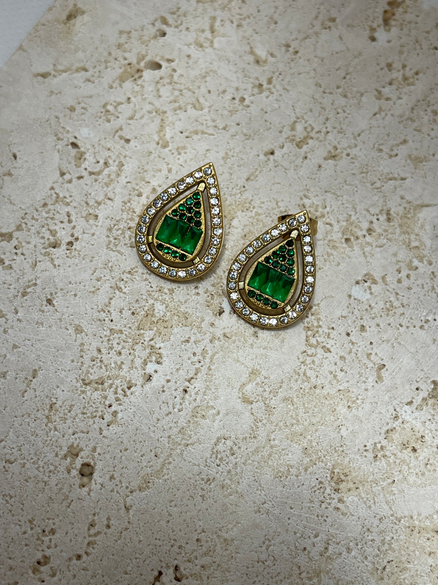 Σκουλαρίκια δάκρυ με πράσινη πέτρα