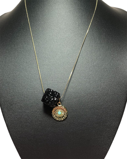 Χρυσό κολιέ με 3D κύβο