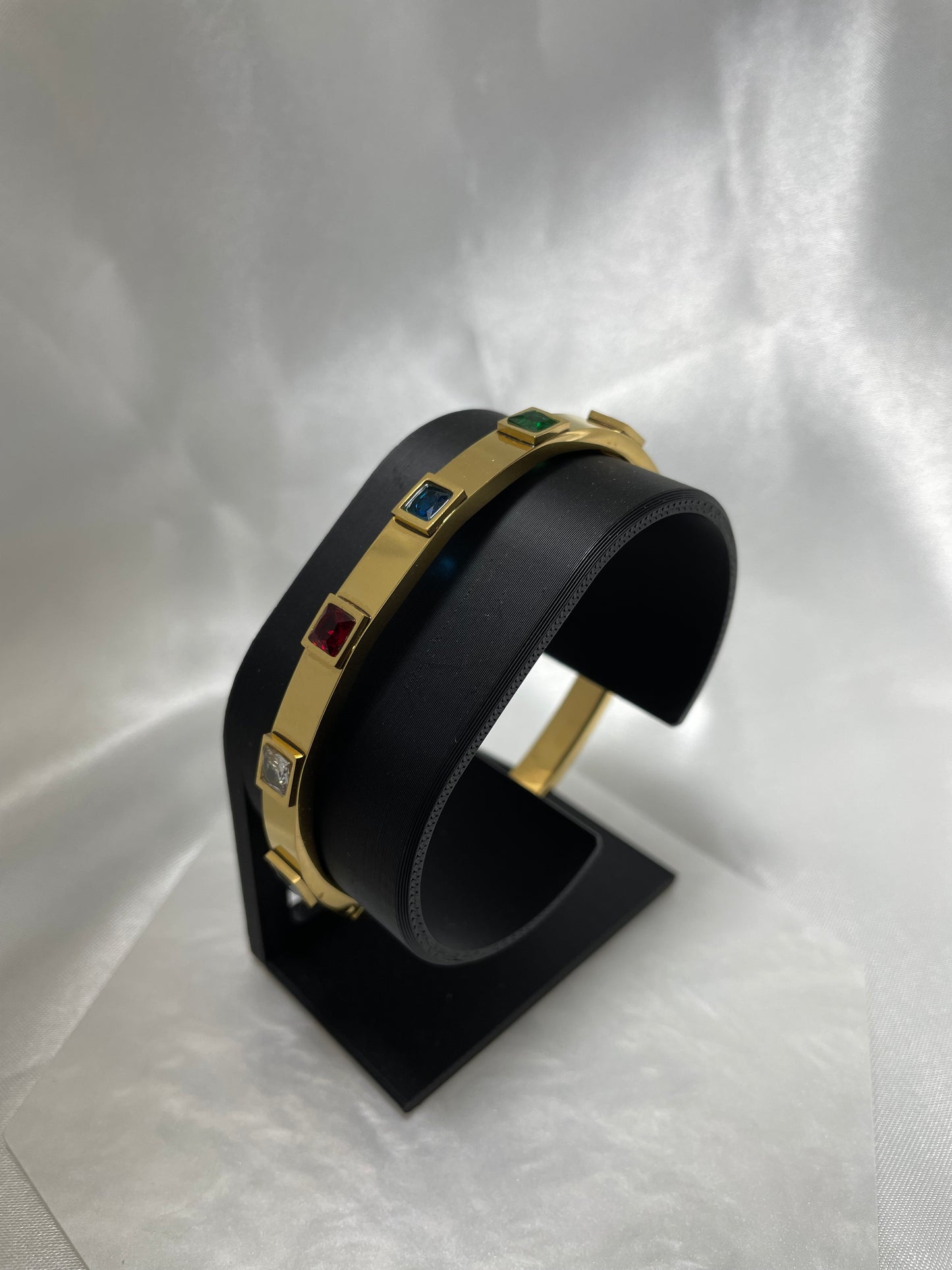 Χρυσή χειροπέδα με πολύχρωμα zircon